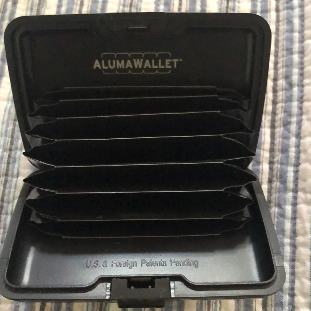 Slim RFID safe wallet